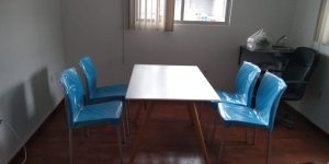 Mesa para Comedor con Patas de Madera