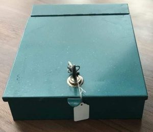 CAJA MEDIANA PARA GUARDAR DINERO